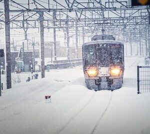 Wintereinbruch behindert Bahnverkehr